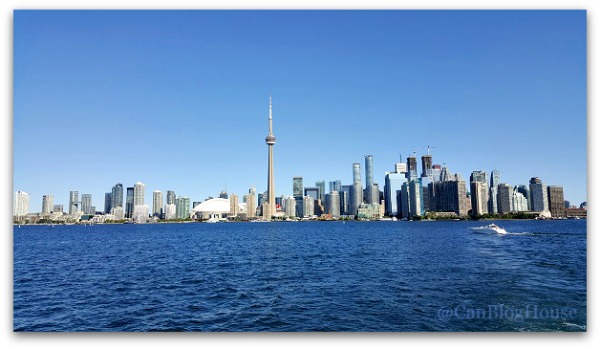 Toronto tourist attraction Rogers Centre CN Tower Toronto Skyline