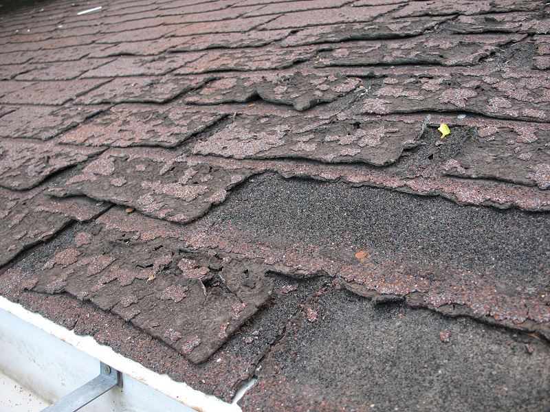 Asphalt shingles toxic mineral