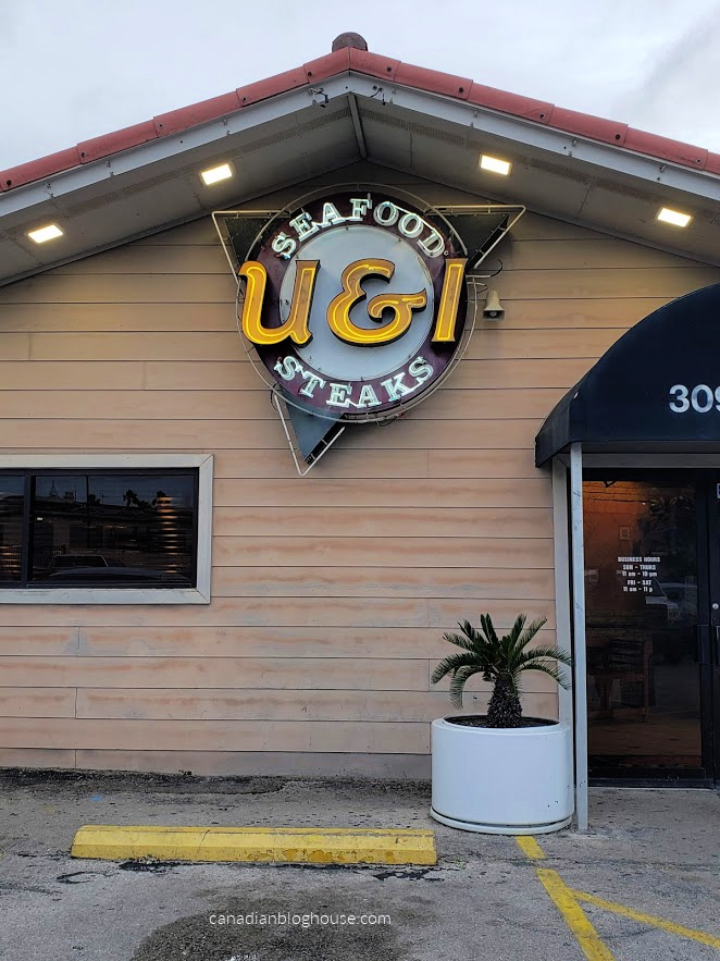 Exterior of the U&I Restaurant in Corpus Christi Texas